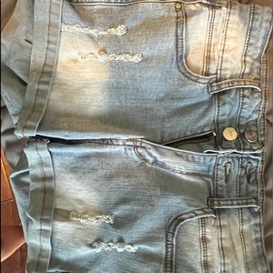 2 button light wash jean shorts